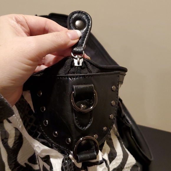 Zebra print purse - Picture 4 of 10